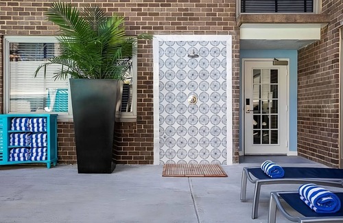 Dupont Circle House | Experience Local Living in Dupont Circle with Outdoor Pool
