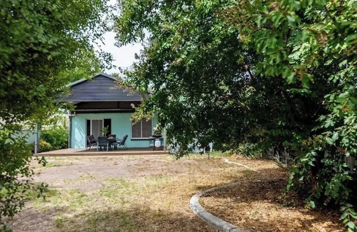 Turvey Park House | Live like a local on leafy Best street in central Wagga Wagga.