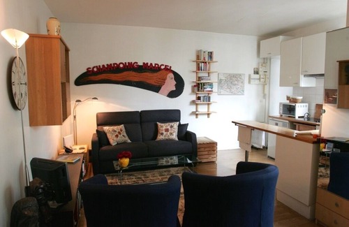 Montmartre Apartment | Experience Montmartre: Top-Rated Stay with Essential Amenities