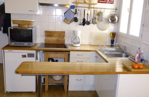 Montmartre Apartment | Experience Montmartre: Top-Rated Stay with Essential Amenities