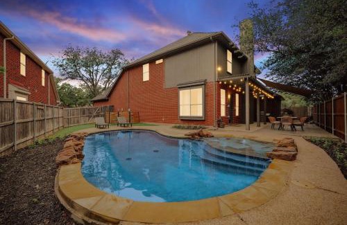 Highland Village House | Experience Royalty at Highland Village 6BR Mansion