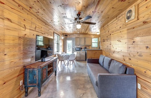 Aransas Pass House | Cozy Live Oak Cottage: Child-Friendly with Kitchen Access
