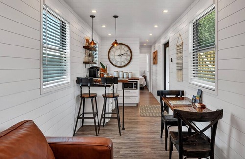 Waco House | Unique Live Oak Aerial Container Home with Family-Friendly Amenities