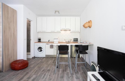 Arona Apartment | Cozy Ocean View Studio in Santa Marta with Pool Access