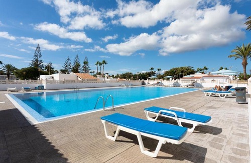 Arona Apartment | Cozy Ocean View Studio in Santa Marta with Pool Access