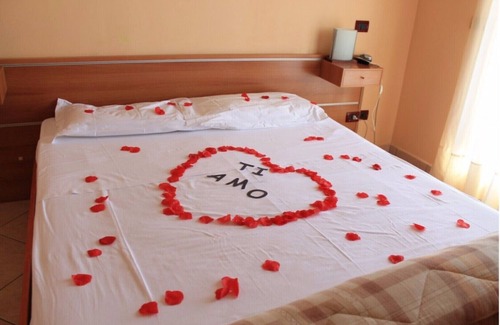 Ospedaletto D'Alpinolo Hotel | Relax at LIVE SPA PRIVE - Royal Hotel with Breakfast Included