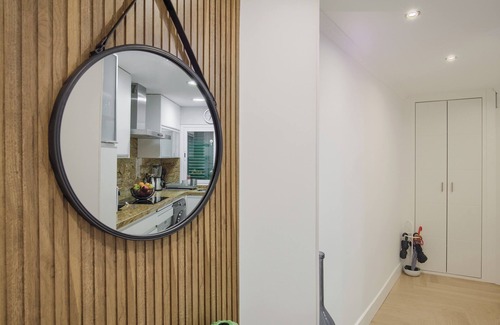 Jeronimos Condo | Experience Madrid's Elegance in Salamanca with Family-Friendly Comfort