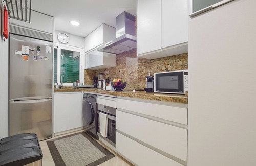 Jeronimos Condo | Experience Madrid's Elegance in Salamanca with Family-Friendly Comfort