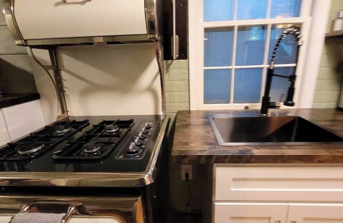 Mount Gretna Heights Cottage | Funky & Fabulous Cottage: Pet-Friendly Oceanfront Escape