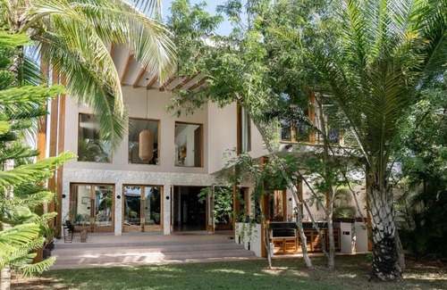 Alfredo V. Bonfil House | Experience Dreamy Waterfront Living in Cancun