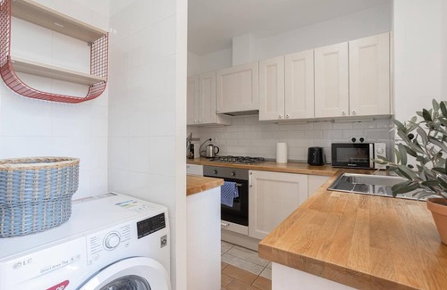 El Baix Guinardo Apartment | Spacious 2-Bedroom Apartment in Barcelona with Kitchen