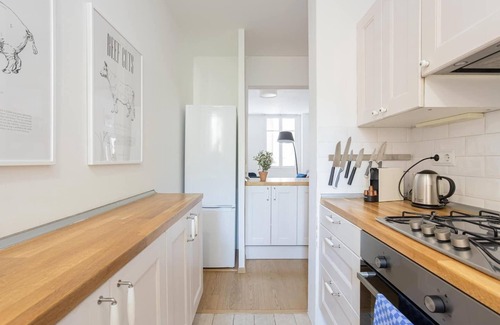 El Baix Guinardo Apartment | Spacious 2-Bedroom Apartment in Barcelona with Kitchen