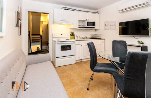 Cabbagetown House | Vibrant 3 Bedroom Apartment in Historic Cabbagetown