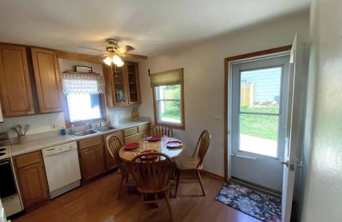 Indianola House | Cozy Cottage with King Beds, Kitchen & Pet-Friendly Perks