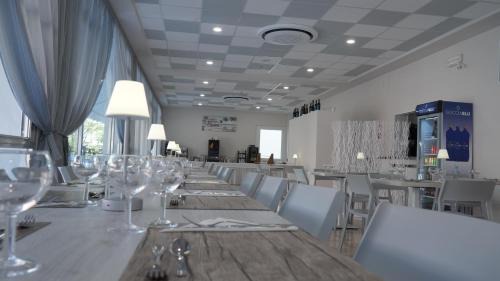 Igea Marina Hotel | Vibrant Hotel with Oceanfront Views & Pet-Friendly Amenities