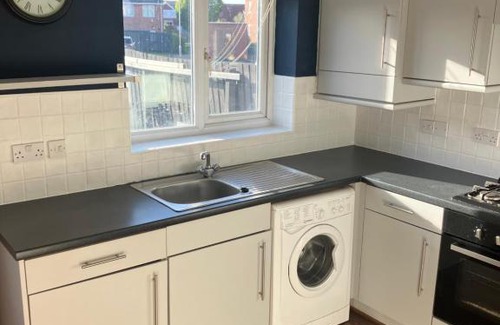 Hunts Cross House | Ideal Liverpool Airport Stay: 3-Bedroom House for Rent