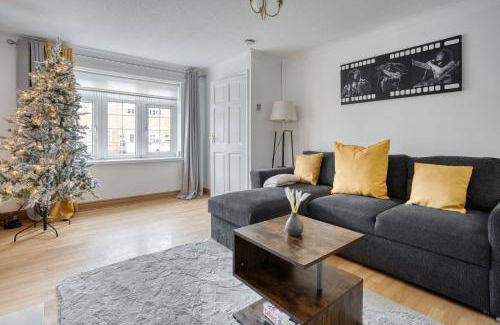 Liverpool House | Family-Friendly Liverpool Home with Free Parking & Good Reviews