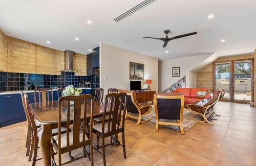 Goolwa North House | Waterfront Retreat in Goolwa - Rated 10/10 with Wi-Fi
