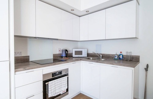 Luton Apartment | Modern 1-Bed Apartment with Parking and Wheelchair Access