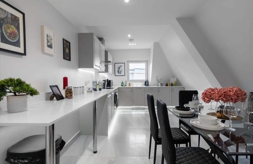 Didcot Apartment | Stylish 2Bed Apartment in Didcot - Family-Friendly Stay
