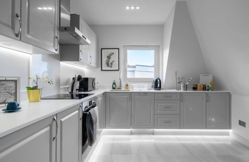 Didcot Apartment | Stylish 2Bed Apartment in Didcot - Family-Friendly Stay