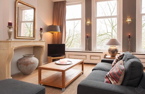 Amstelveld Apartment | Discover Livia's Hideaway: 4-Star Canalbelt Retreat