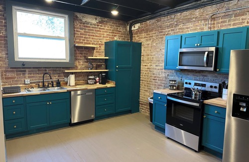 Sardis Apartment | Livie’s LoftnTrendy loft on Main Street