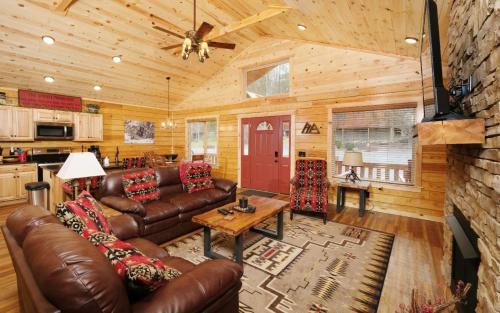 White Oak Lodge Villa | Family-Friendly Retreat at Livin Good with Hot Tub Access