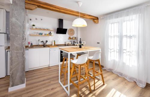 Albaicin Apartment | Explore Albayzin: Family-Friendly Stay with Free Wifi