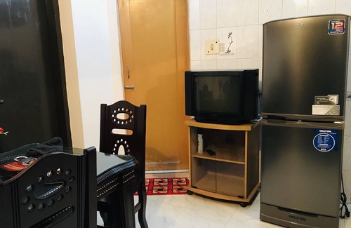 Dhaka Apartment | Comfort of Home: Family-Friendly Stay with Spa & Dining