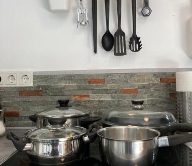 Am Staden Apartment | Adults-Only Saarpartments: Netflix & Pool Near St Johanner Markt