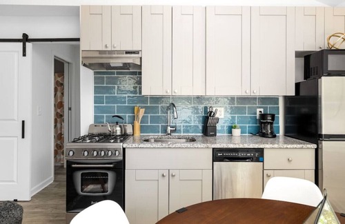 Mountain Brooke House | Stylish ATL Tiny House with Spa & Family-Friendly Amenities
