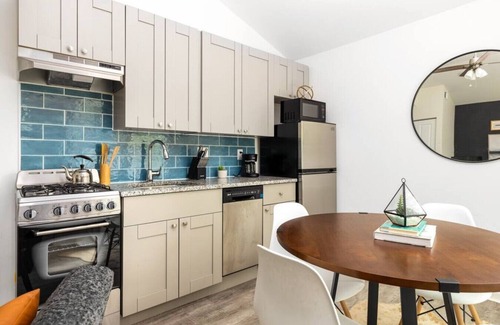 Mountain Brooke House | Stylish ATL Tiny House with Spa & Family-Friendly Amenities