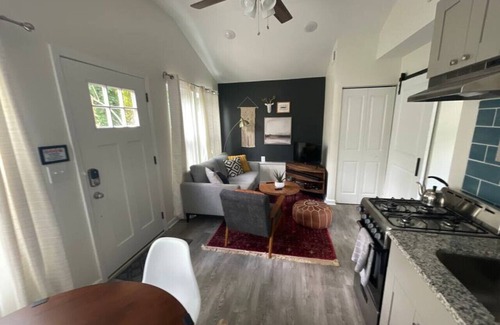 Mountain Brooke House | Stylish ATL Tiny House with Spa & Family-Friendly Amenities