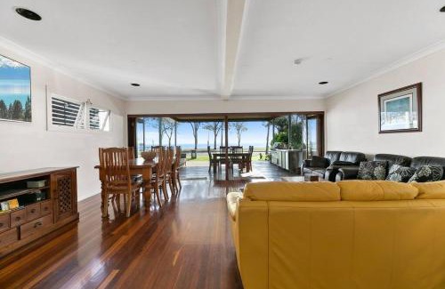 Bongaree House | Experience Life on the Deck at Our Family-Friendly Hotel