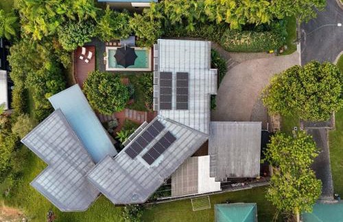 Redlynch House | Experience Paradise at Living On The Edge - A Private Oasis