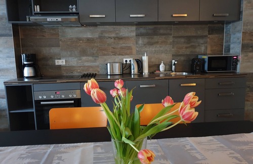 Plagwitz Apartment | Riverside Retreat: Guest Rated 10/10 with Spa & Hot Tub