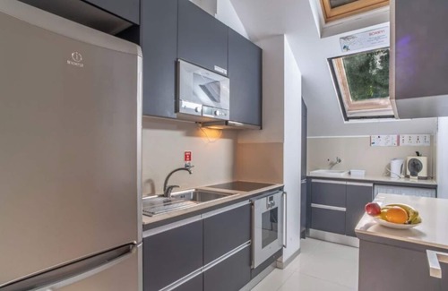 Leiria Apartment | Elegant Living Penthouse BG Apart with Ocean View Amenities