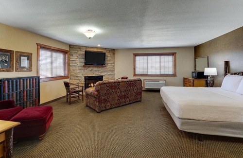 Galena Hotel | Relaxing Theme Suite with Fireplace at Stoney Creek Galena