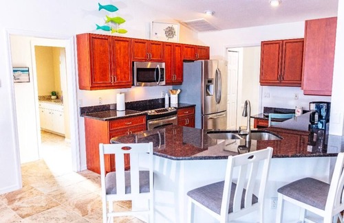 Long Meadow House | Living the tropical dream in this beautiful 3-bedroom canal oasis in SW Florida.