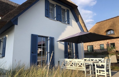 Gross Schwansee House | Experience Cozy Comfort at Seasons: Fireplace & Sauna