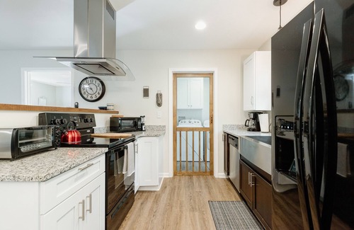 Rutherfordton House | Explore Living Water Retreat #2 - Farmhouse with Spa & Hot Tub