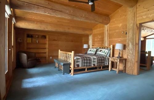 Boundary County House | Living Well Lodge with Panoramic Views