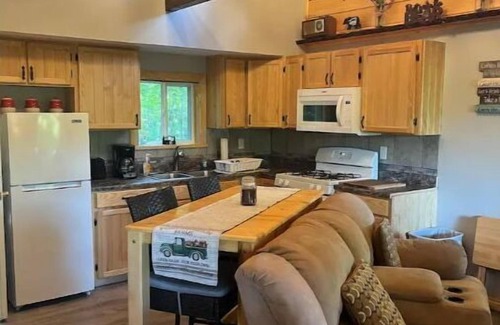 Dansville Cabin | Experience the Cozy Livingston Cabin with Breakfast Included