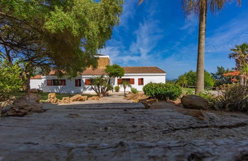 El Cuarton Villa | Pet-Friendly Oasis: Livingtarifa - Casa Los Helechos