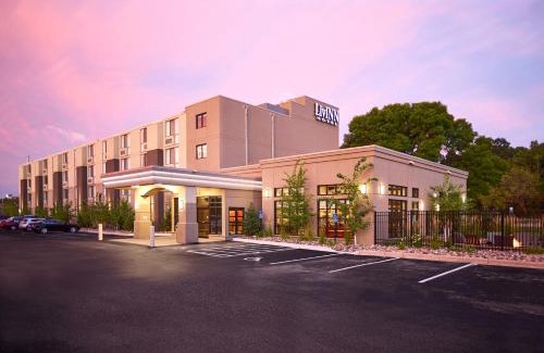 Maplewood Hotel | Pet Friendly LivINN Hotel St Paul East / Maplewood Awaits