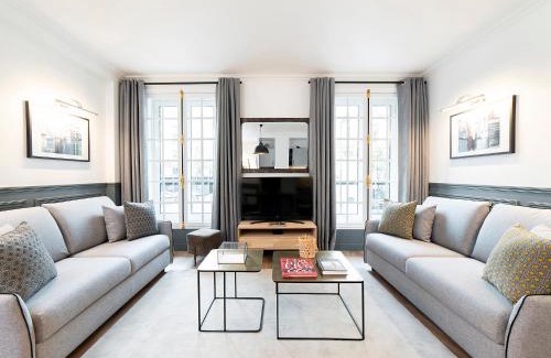 Quartier Sainte-Avoye Apartment | Elegant 2 Bedrooms at LivinParis Near Centre Pompidou