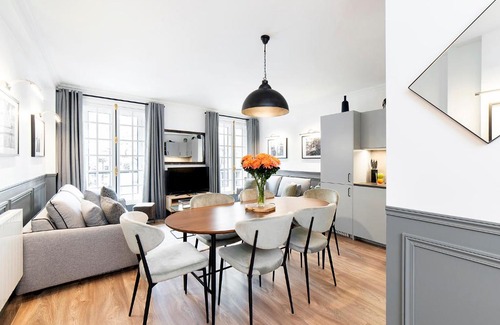 Quartier Sainte-Avoye Apartment | Elegant 2 Bedrooms at LivinParis Near Centre Pompidou