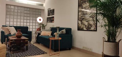 Kochi Apartment | Inviting LIYA by Sunsets and Palm Trees: Family-Friendly Retreat