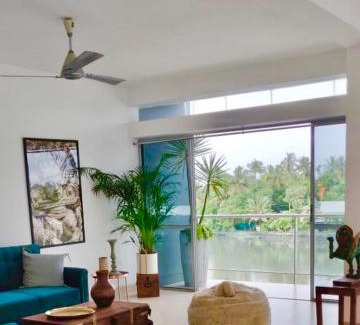Kochi Apartment | Inviting LIYA by Sunsets and Palm Trees: Family-Friendly Retreat